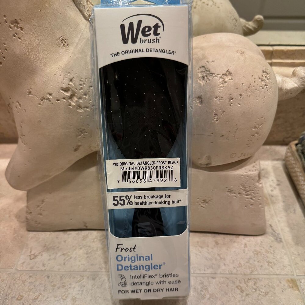 JUST IN TIME FOR SCHOOL!! Wet--The Original Detangler Brush--New and in Box